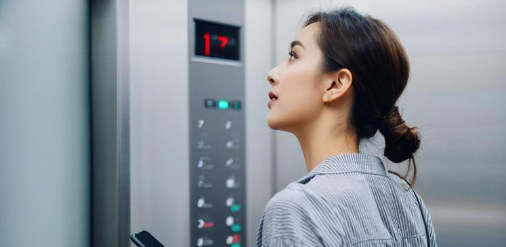 梦见电梯坠落 梦见电梯坠落