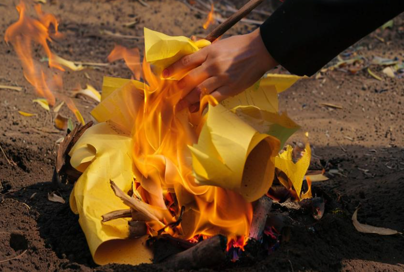 梦见上坟烧纸 梦见上坟烧纸