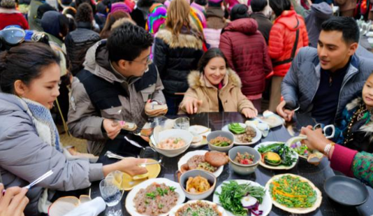梦见很多人吃饭 梦见很多人吃饭
