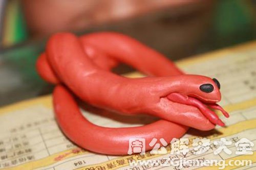 孕妇梦见被红蛇追